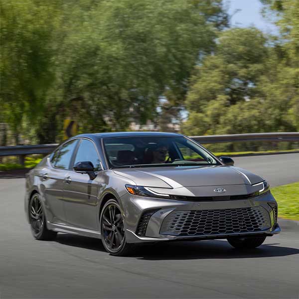 2025 toyota camry le lease deal